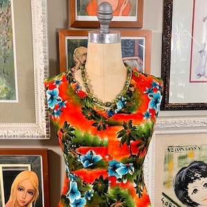 Hukilau Fashions 1960&#39;s Beautiful Flower Print Hawaiian Dress