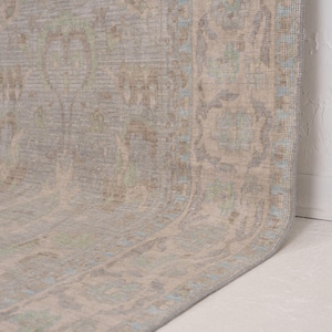 Alfombra turca azul de 8 x 10, alfombra neutra de lana para sala de estar, alfombra oriental, alfombra Oushak, alfombra grande para decoración rústica, 7'11 x 9'11 imagen 6