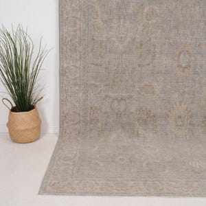 Alfombra turca azul de 8 x 10, alfombra neutra de lana para sala de estar, alfombra oriental, alfombra Oushak, alfombra grande para decoración rústica, 7'11 x 9'11 imagen 4