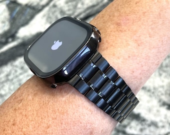 ブラックのApple Watchバンド、またはブラックのPCベゼルケース（保護
