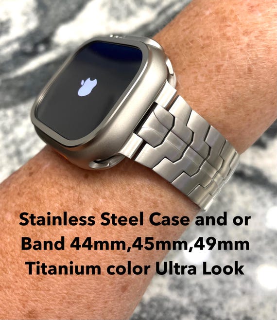 Apple Watch チタンカラーのステンレススチールケースとApple Watch 