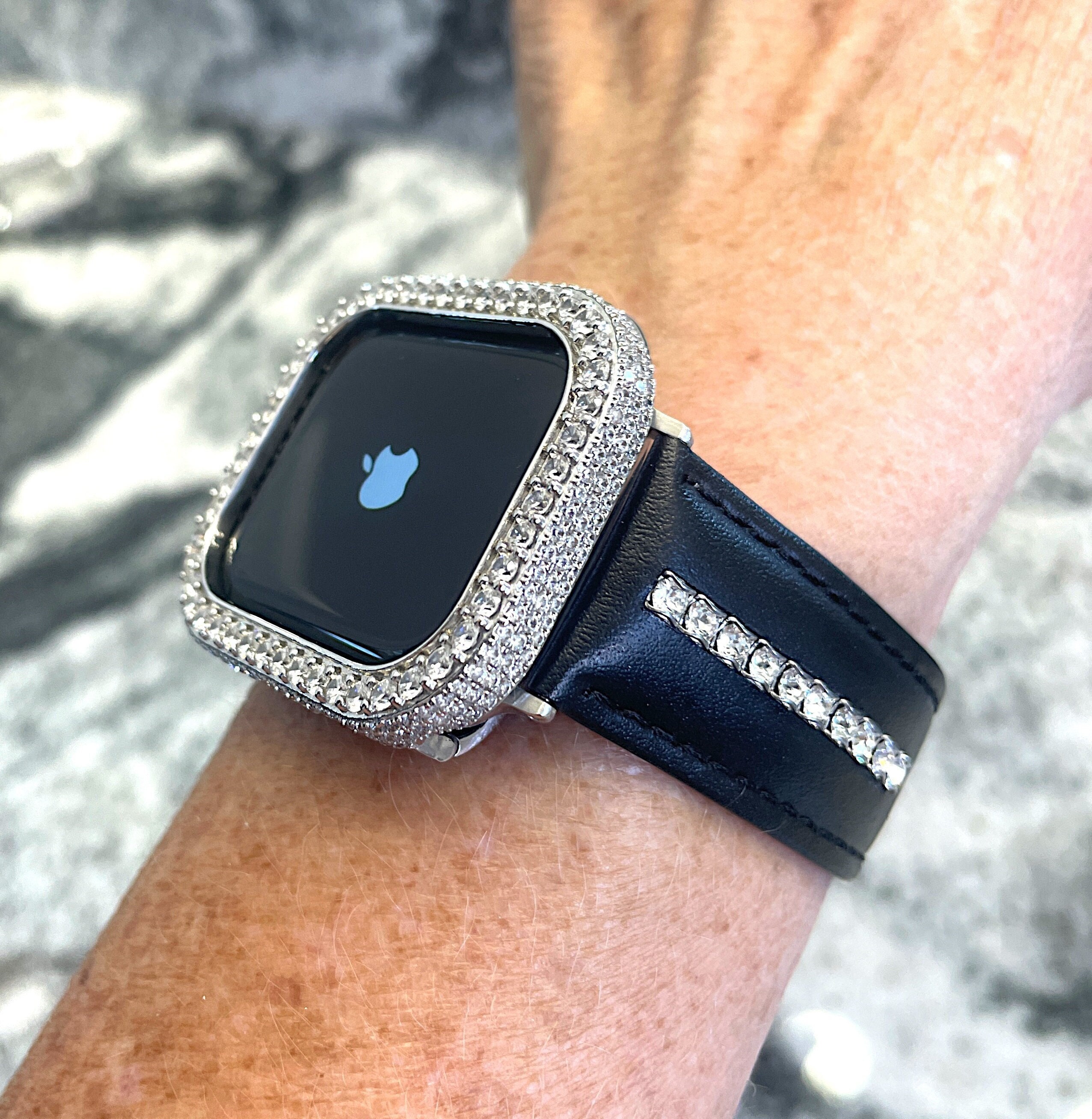 ブラックレザーとクリスタルのApple Watchバンドとラボダイヤモンドの 