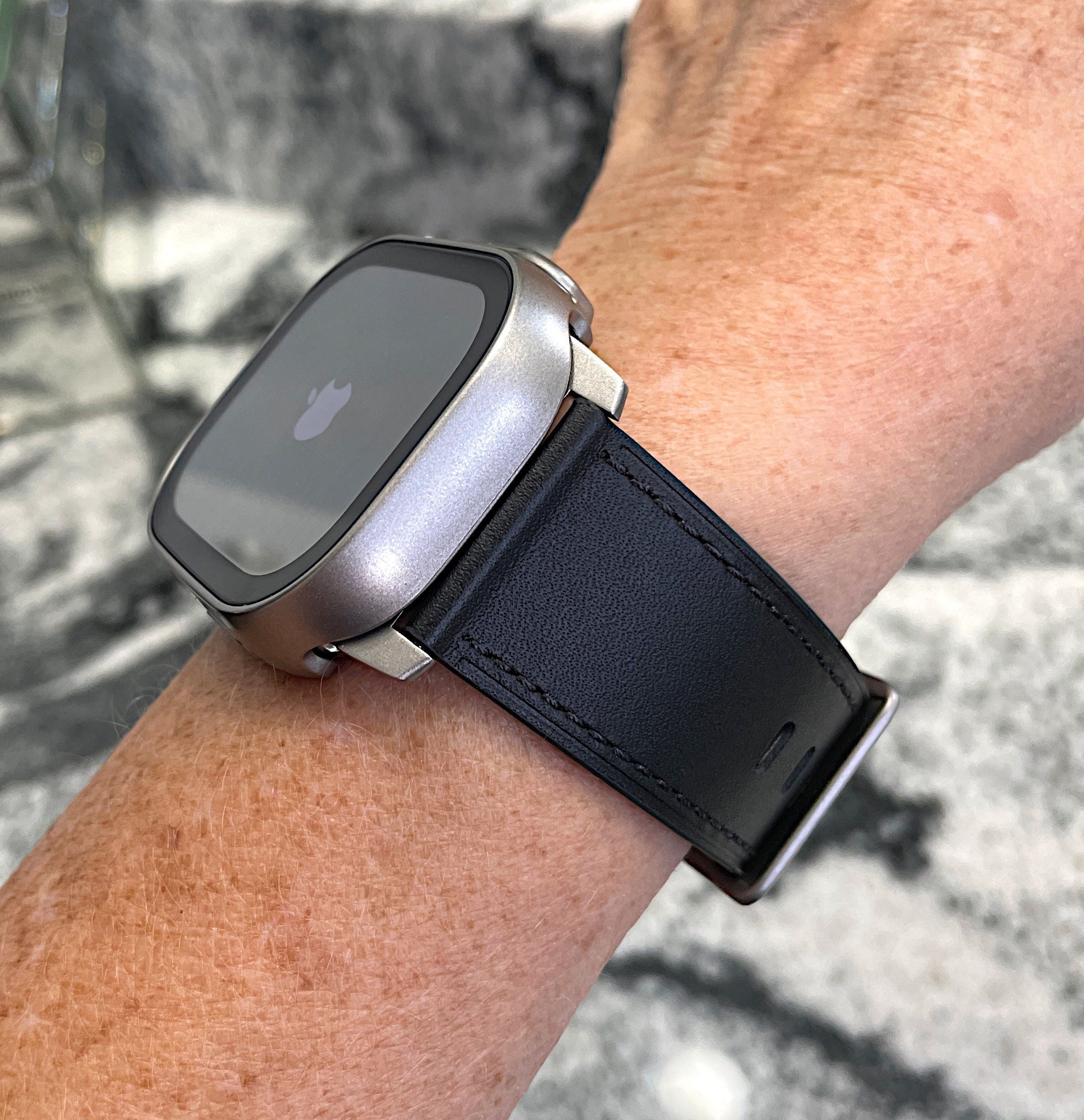 Black modern buckle deals