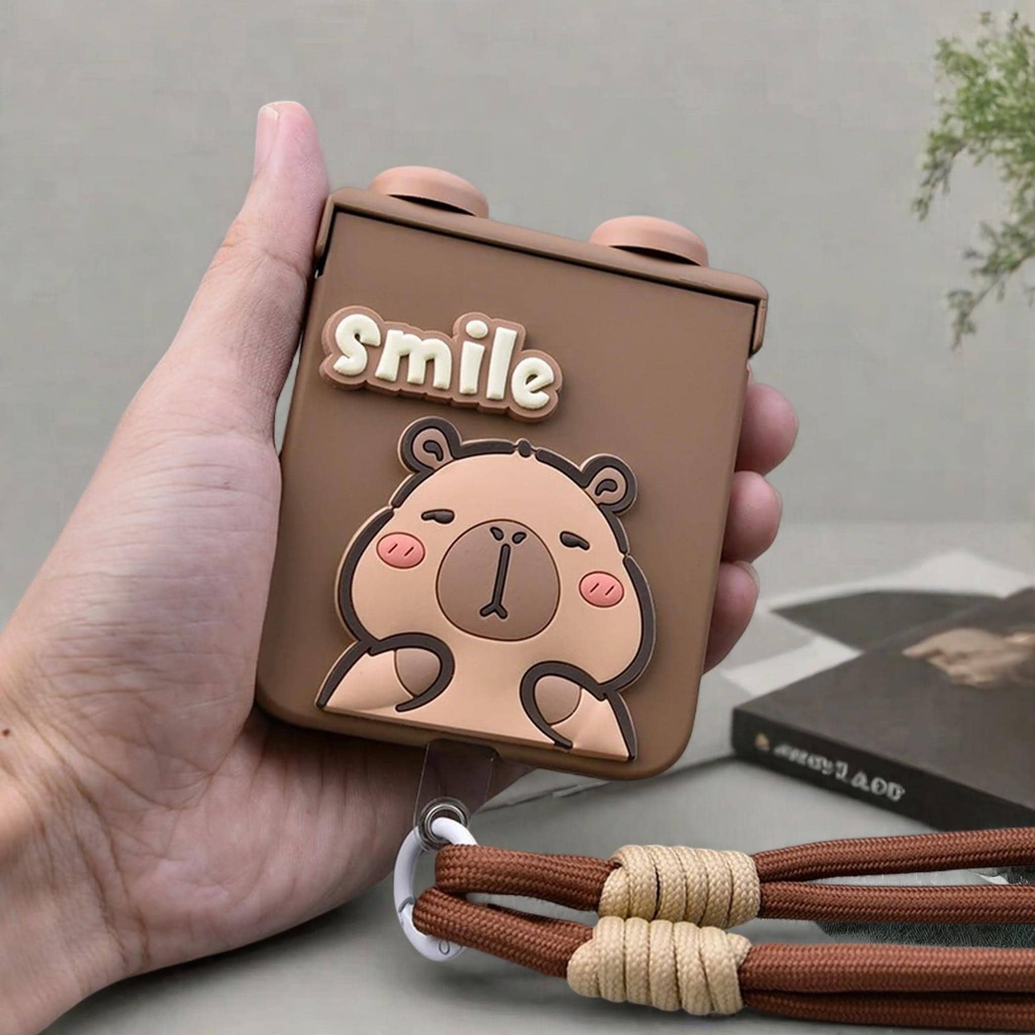 Cute Chain Bracelet Case for Z Flip 3 4 5 6, Razr 40 50 Ultra, Xiaomi Mix Flip – Hinge Cover with Fun & Stylish Protection