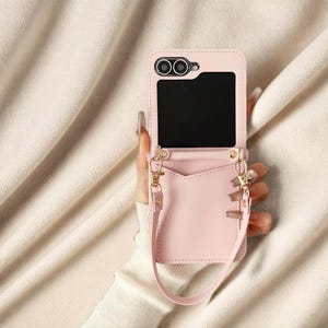 Capa de couro luxuosa com porta-cartões para Samsung Galaxy Z Flip 3 4 5 6 | Capa tipo carteira dobrável com alça de pulso e design de cor sólida