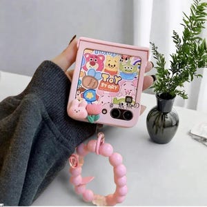 Capa com dobradiça e pulseira de coelho fofa para Samsung Galaxy Z Flip 3 4 5 6 – Capa protetora estilosa com corrente de segurança para Zflip5 Zflip6