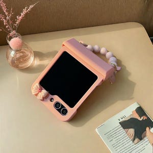 Cute Bow Bracelet Chain Case for Samsung Galaxy Z Flip 6 5 4 3 – Hinge Protection & Stylish Cover, Fits Z Flip 5 Flip 6
