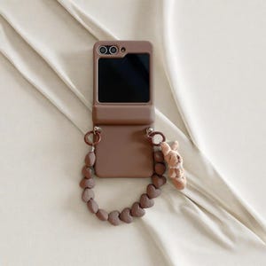 Kaninchen Armband Handyhülle für Samsung Galaxy Z Flip 3/4/5/6 - Matte stoßfeste Rückseite mit Kartenfach und niedlichem Design