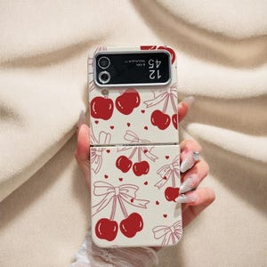 Blumen Print weiche TPU Hülle für Samsung Galaxy Z Flip 3 4 5 6 | Leder Textur Folding Cover mit kabelloser Ladefunktion