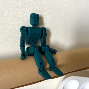 Support-Free 3D Printable Articulated Robot Toy STL File – Easy Print, No Assembly, Flexible Figure, Posable 3D Model for Kids & Makers