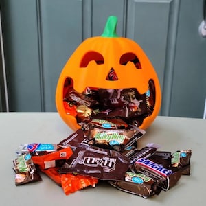Halloween Pumpkin Candy Bowl STL | 3D Printable Jack-O&#39;-Lantern Treat Holder | Halloween Party Decor | Trick or Treat Candy Dish
