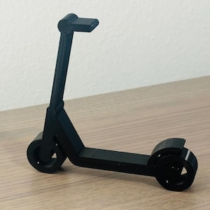 Mini Scooter Statue STL File – 3D Printable Decorative Scooter Model, Support-Free Design, Modern Desk Ornament or Gift Idea