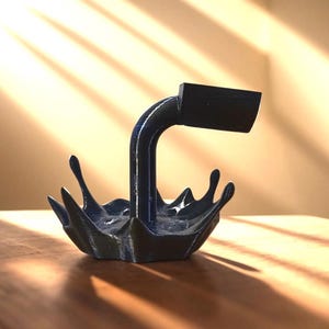 3D Printed Balancing Wine Bottle Holder STL – Gravity Defying Decorative Stand, Stylish Table Display, Perfect Gift for Wine Lovers