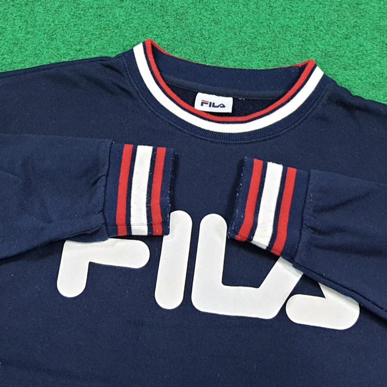 Puede incluir: Un juego de tres tazas de cer&aacute;mica con un acabado mate moteado. Las tazas son en tonos crema, gris claro y gris oscuro. Cada taza tiene un dise&ntilde;o simple y minimalista, ideal para caf&eacute; o t&eacute;.