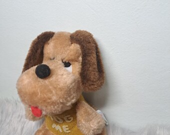 Peluche vintage de perro Wallace Berrie de 1979 "Abrázame" de 15 cm | Cachorro de peluche retro con ojos tristes | Juguete coleccionable de los años 70
