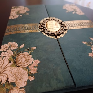 Invito per evento di lusso con copertina rigida – Elegante biglietto verde con inserti – Invito premium personalizzabile con busta