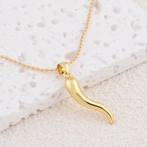 Naszyjnik z wisiorkiem z rogu włoskiego wypełniony 18-karatowym złotem – Cornicello Good Luck Charm Jewelry, minimalistyczny talizman zapewniający ochronę i styl