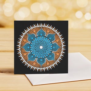 Grande carte de voeux émouvante – 20 x 20 cm | Motif mandala issu de notre collection originale de peintures à pois, avec une citation édifiante.