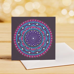 Grande carte de voeux émouvante – 20 x 20 cm | Motif mandala issu de notre collection originale de peintures à pois, avec une citation édifiante.