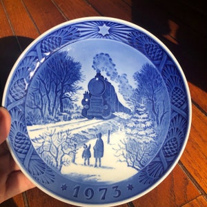 Royal Copenhagen 1973 Christmas Plate