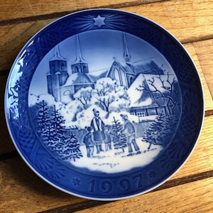 Royal Copenhagen 1997 Christmas Plate