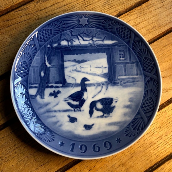 Royal Copenhagen 1969 Christmas Plate