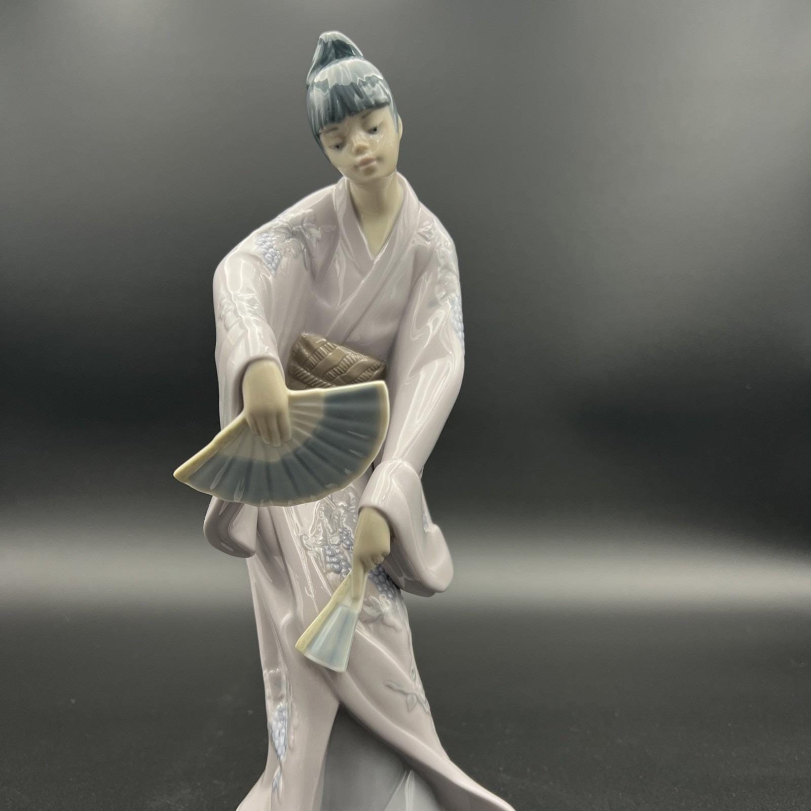RARE Nao Lladro 1990 Love Dance Geisha W/ 2 Fans Figurine #1142