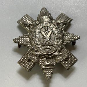 Vintage British Badge The Royal Highlanders Black WATCH CAP Badge, Military Cap Badge