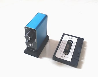 Amplificador Hi-Fi para auriculares: MiniThunder. Totalmente analógico, clase AB. Controles de volumen y balance. También incluye preamplificador. Diseño original hecho a mano, sin IA.