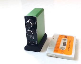 Preamplificador de audio estéreo. Clase A, totalmente transistorizado. Con controles de volumen y balance. Hecho a mano, diseño original. Sonido agradable, sin IA.