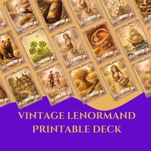Può includere: Una collezione di carte Lenormand vintage con illustrazioni dettagliate. Ogni carta presenta un'immagine unica, tra cui un orso, una nave e una donna. Le carte sono ambientate su uno sfondo giallo chiaro con uno striscione viola in basso che recita "VINTAGE LENORMAND PRINTABLE DECK."