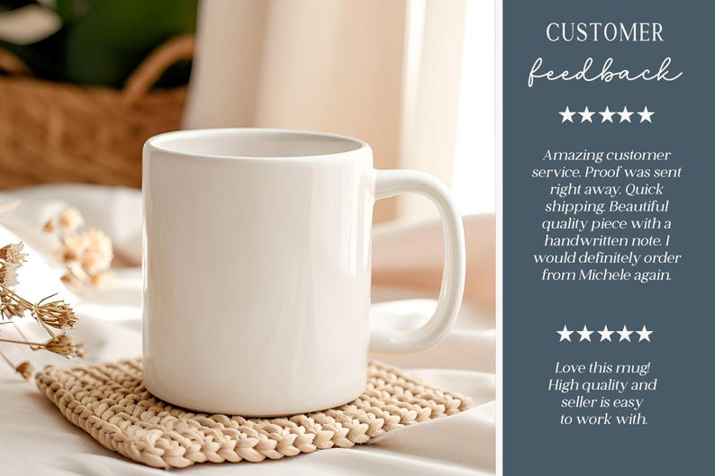 K&ouml;nnte beinhalten: Eine wei&szlig;e Keramiktasse mit gebogenem Henkel steht auf einem beigen gewebten Untersetzer. Die Tasse ist zylindrisch und hat eine glatte, gl&auml;nzende Oberfl&auml;che. Der Hintergrund umfasst weiche, neutrale T&ouml;ne und den Text "CUSTOMER feedback".