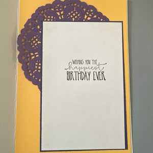 Tarjeta de cumpleaños de café morado y amarillo imagen 2