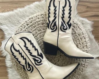 Handcrafted Leather Cowboy Boots: Embroidered Western Rodeo Fashion