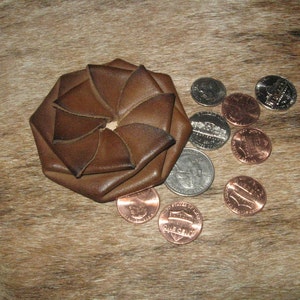 Classic twist design coin pouch
