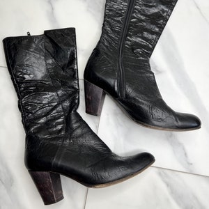 80s Black Crinkle Leather Boots Sz 8 // Tall Boots 2” Heel Witchy