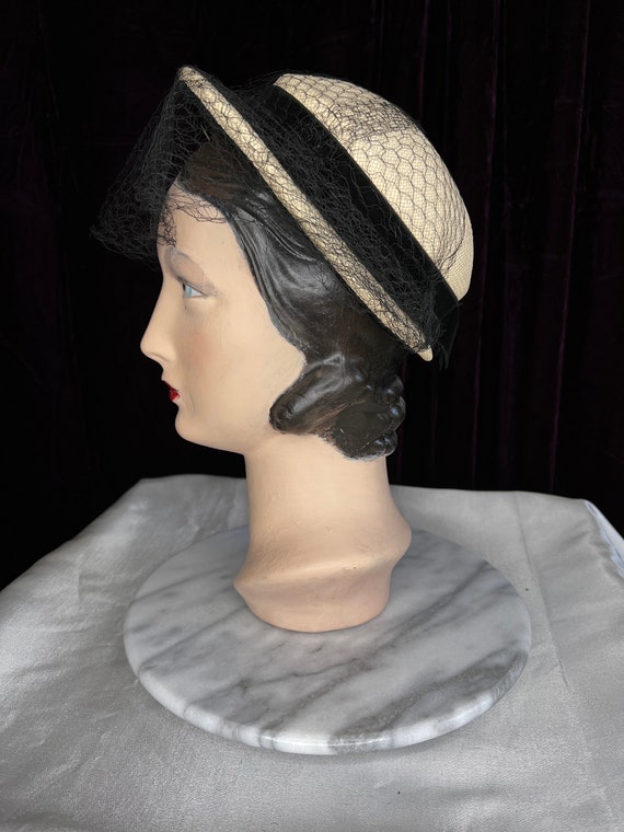 1930s Beige Straw Hat with Black Netting // Velve… - image 8