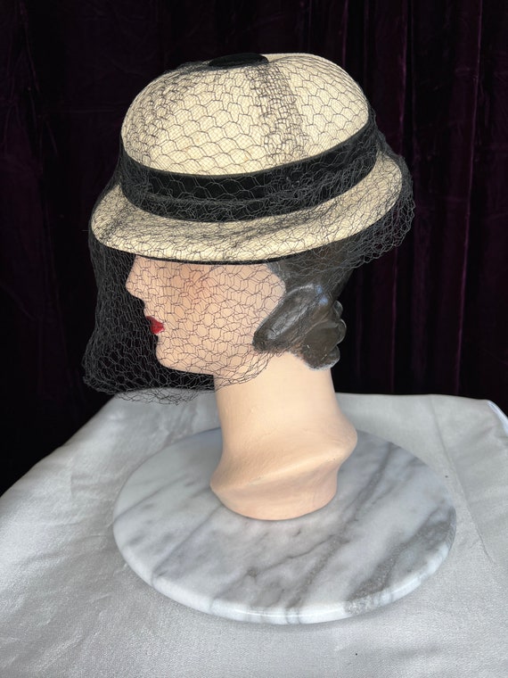 1930s Beige Straw Hat with Black Netting // Velve… - image 3