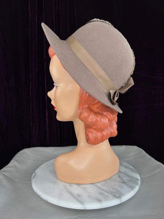 1930s Light Brown Felt Hat with Feather // Short … - image 4