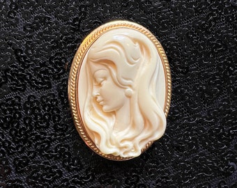 KJL Kenneth Jay Lane Cameo Brooch // 1960s Off White Goldtone Convertible Pin