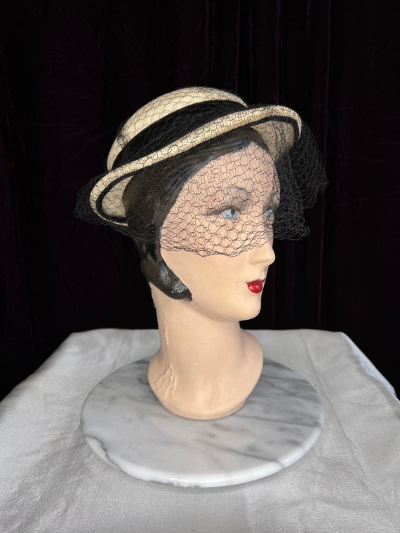 1930s Beige Straw Hat with Black Netting // Velve… - image 5