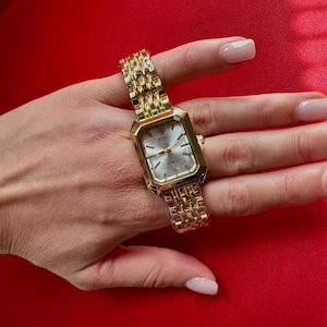 Vintage-Inspired Women’s Watch – Gold XIMILI Bracelet Watch