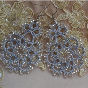 Statement Spitzen Ohrringe - &#39;Rose&#39;, Schiffchen Ohrringe, Tatted Schmuck, Einzigartige Ohrringe, Perlen Ohrringe, Frauen Accessoires, Geschenk für Sie
