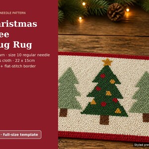 以下が含まれることがあります： クリーム色の背景に3本のクリスマスツリーと赤い縁取りが施されたパンチニードル製マグカップ用ラグのパターン。テキスト：PUNCH NEEDLE PATTERN, Christmas Tree Mug Rug, Rug yarn, size 10 regular needle, Monk's cloth, 22 x 15cm, Loops + flat-stitch border, PDF full-size template。