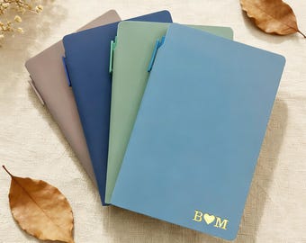 Cuaderno personalizado de piel vegana: Cuaderno y bolígrafo con iniciales personalizadas, diario de viaje, regalo para el Día de la Madre, regalo para el Día del Padre