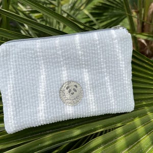 Astuccio con cerniera in velluto bianco - Fodera leopardata colorata - Accessorio fatto a mano - Piccolo astuccio portapenne - Regalo originale per donna
