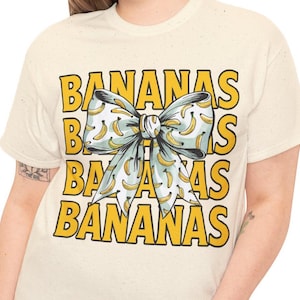 バナナボウTシャツ - レトロなレタリングが面白いフルーツグラフィックTシャツ