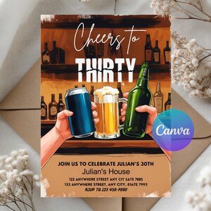 Puede incluir: Un diseño de invitación de cumpleaños con el texto "Cheers to Thirty". La imagen presenta ilustraciones de una lata de cerveza, una jarra de cerveza y una botella de cerveza verde. La invitación incluye detalles para la celebración del 30 cumpleaños de Julian.