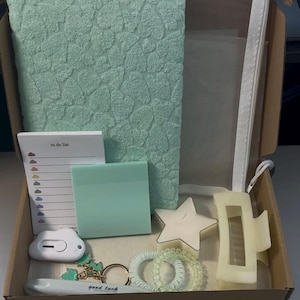 Mystery Set, Mystery Scoop - Forniture per ufficio, blocco note, penne, fermaglio per capelli - colori assortiti
