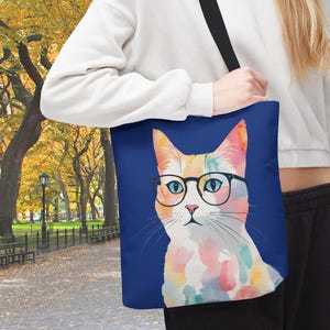 猫のトートバッグ | 猫好きのためのかわいいキャンバス製キャリーオール | ショッピング、ビーチ、ギフトに最適なダークブルーのトートバッグ | 楽しい猫のデザイン | AOPトート